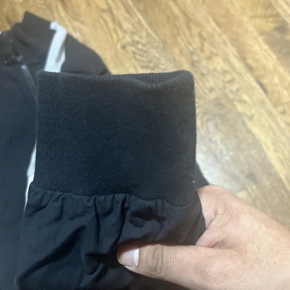 Fabletics Jayda Jacket Womens L Black Full Zip Lightweight Long Sleeve Pockets - Picture 4 of 5